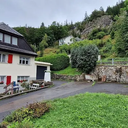 Maison Vis-a-vis Du