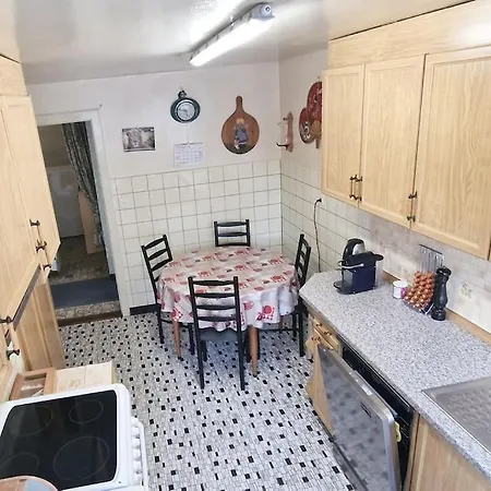 Maison Vis-a-vis Du