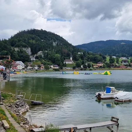 Maison Vis-a-vis Du *