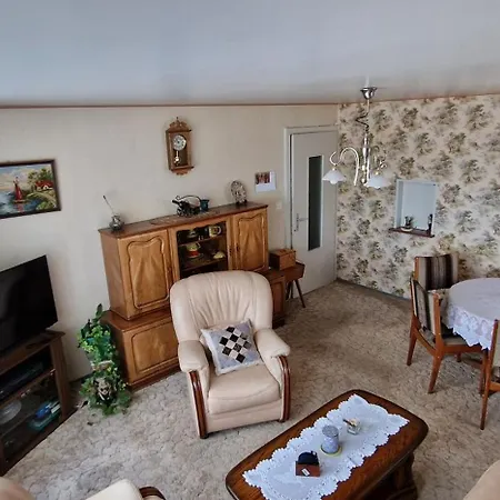 Maison Vis-a-vis Du * LʼAbbaye